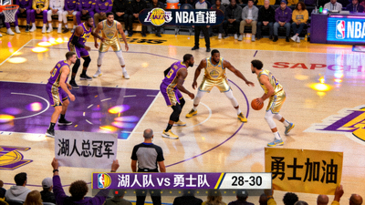 NBA湖人队对阵勇士队篮球比赛直播画面